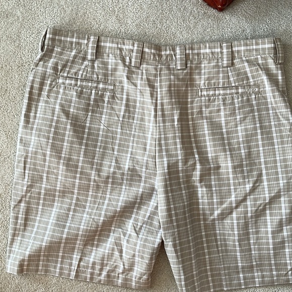 Men’s Izod golf shirts. Like new. - Picture 5 of 6